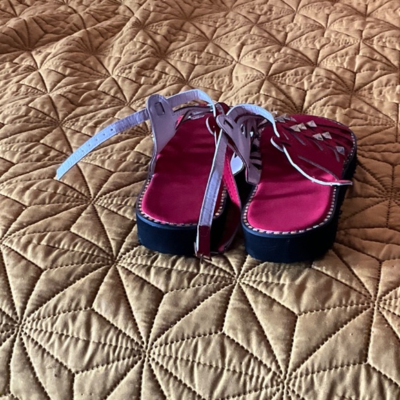 Red studded sandals 🩴 - Picture 2 of 3